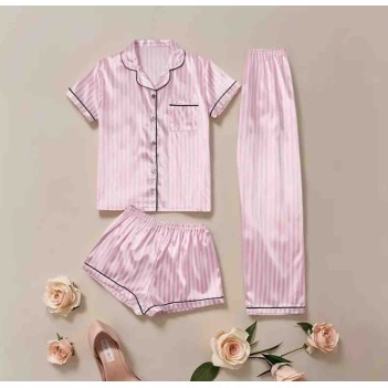 Üç parça pembe saten pijama takımı 