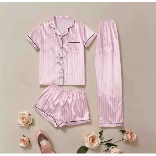Üç parça pembe saten pijama takımı