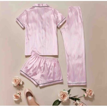 Üç parça pembe saten pijama takımı 