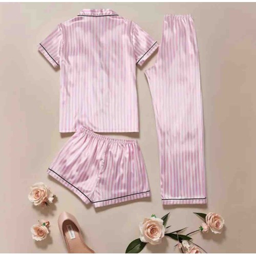 Üç parça pembe saten pijama takımı