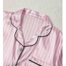 Üç parça pembe saten pijama takımı