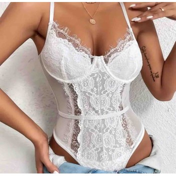 Beyaz Dantel Body – Şık ve Feminen Kombin Parçası