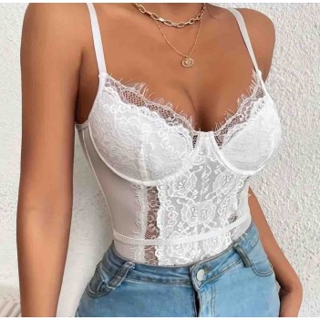 Beyaz Dantel Body – Şık ve Feminen Kombin Parçası