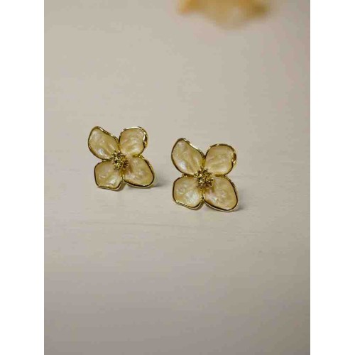Sedef taşlı bej rengi gold çelik küpe