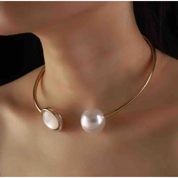 Altın Renk Choker Kolye | İnci ve Taşlı Oval Detaylı Zarif Tasarım