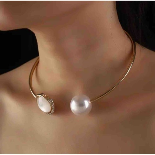 Altın Renk Choker Kolye | İnci ve Taşlı Oval Detaylı Zarif Tasarım