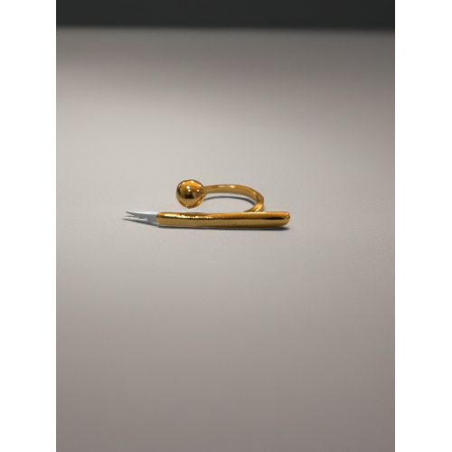 Minimalist Altın Çubuk ve Top Detaylı Yüzük