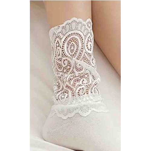 Beyaz Dantelli Kadın Çorap |