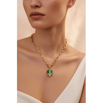 Yeşil Taş Detaylı Zarif Kolye – Altın Zincir Tasarım
