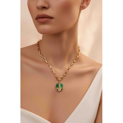 Yeşil Taş Detaylı Zarif Kolye – Altın Zincir Tasarım