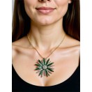 Yeşil Taşlı Yıldız Motifli Gösterişli Kolye |