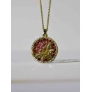 Pembe Zeminli Petek Desenli Arı Figürlü Kolye |