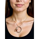 Kırmızı Taşlı Arı Figürlü Yuvarlak Kolye |