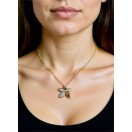 Çiçek Formlu Taşlı Kolye - Zarif ve Modern