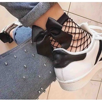 Siyah fiyonklu kısa file çorap 