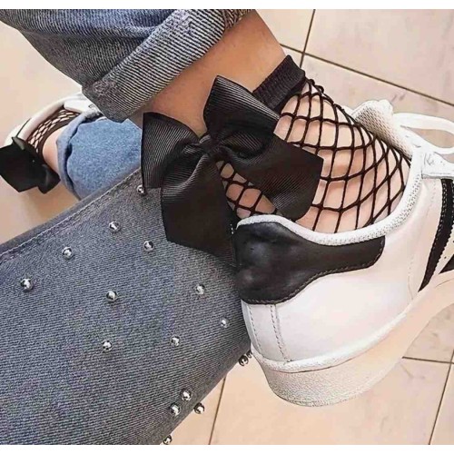 Siyah fiyonklu kısa file çorap