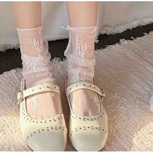 Beyaz dantel desenli kısa tül çorap